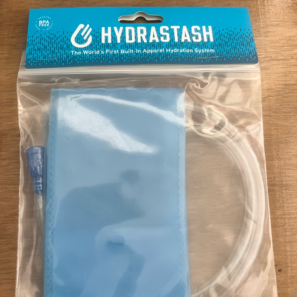 COPY - Hydrastash bladder 25 oz with bite valve and tube
